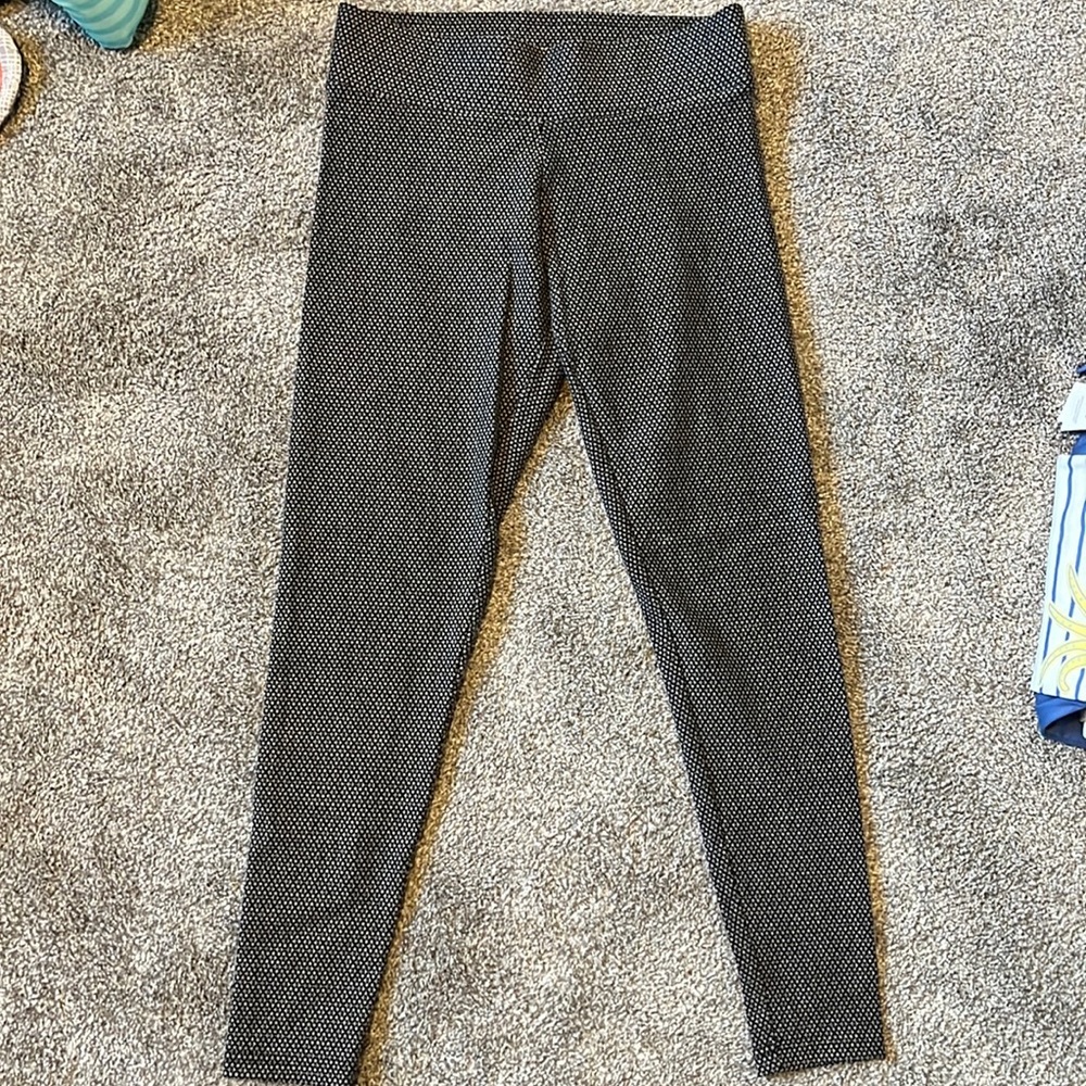 Loft Outlet Size Small Black and Gray Patterned Leggings